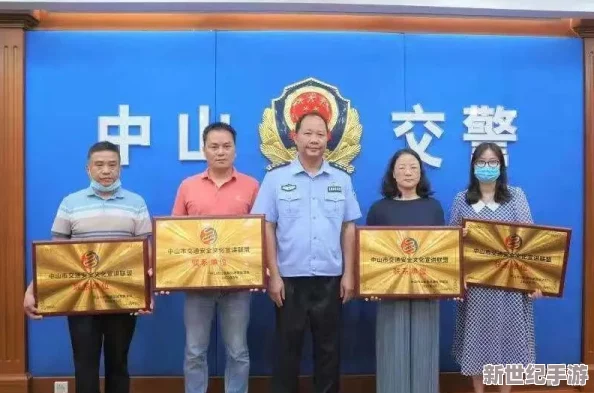 美女被 -吸-乳-脱内内游戏：全新关卡上线，挑战你的反应速度与策略思维！