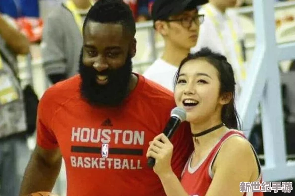 美女撅屁股后进gif动态图，展现性感魅力与诱惑，令人目不转睛的精彩瞬间尽在其中！